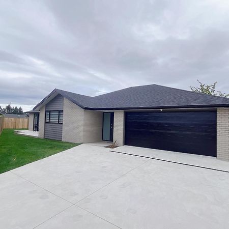 Rotorua Sunshine Brand New 4 Bedroom House Buitenkant foto