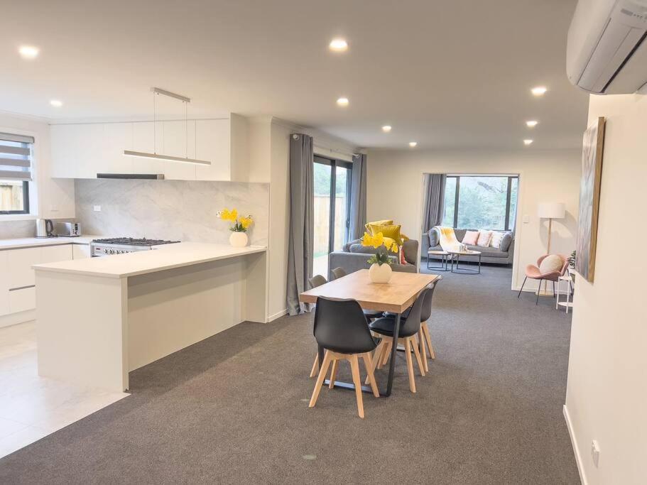 Rotorua Sunshine Brand New 4 Bedroom House Buitenkant foto